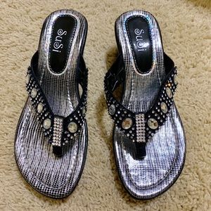 Very cute cubic slippers💕